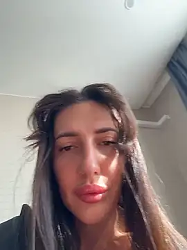 AleksandraRich online show from August 6, 2026, 1:40 am