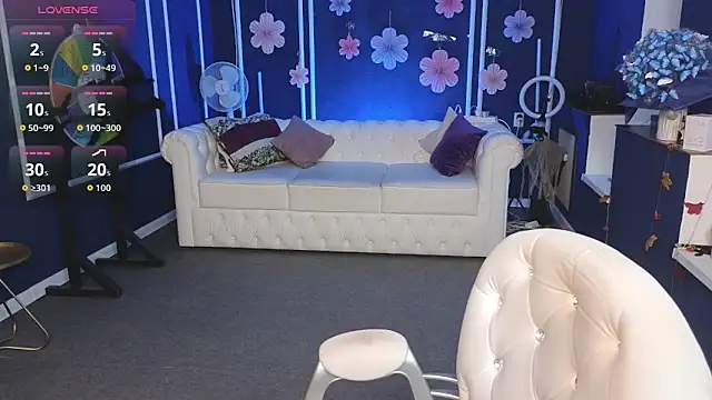 Kira Kenet online show from November 7, 2025, 7:19 am