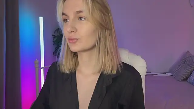  Vikky Moon  online show from May 13, 2026, 12:41 am