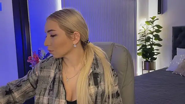 OhMyEmma online show from November 4, 2025, 1:16 am