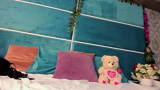 SunnyGlow online show from November 4, 2025, 5:50 am