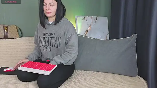 Snapshot of Charlotte_Woods chatting on October 3, 2025, 4:31 am Charlotte Woods online show from October 3, 2025, 4:31 am