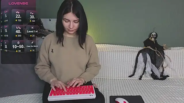 Snapshot of Charlotte_Woods chatting on October 20, 2025, 4:24 am Charlotte Woods online show from October 20, 2025, 4:24 am