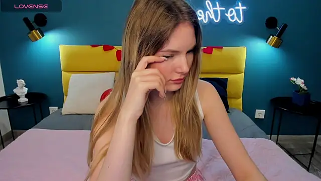 Snapshot of EvelineAmore chatting on February 4, 2026, 8:42 am EvelineAmore online show from February 4, 2026, 8:42 am