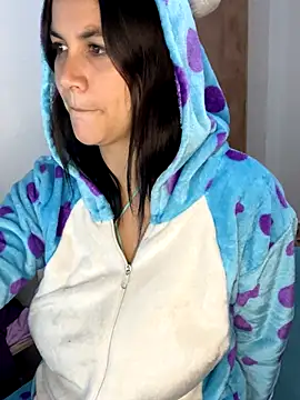 Snapshot of roldanmary chatting on September 21, 2025, 3:52 am roldanmary online show from September 21, 2025, 3:52 am