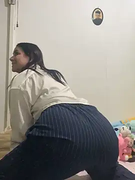 Snapshot of roldanmary chatting on October 22, 2025, 2:45 am roldanmary online show from October 22, 2025, 2:45 am