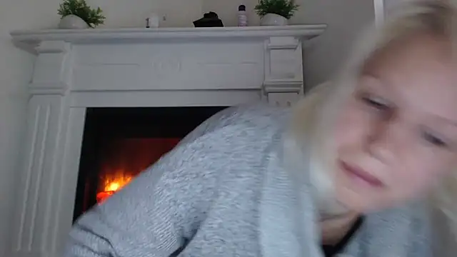 Snapshot of ElssaRush chatting on October 13, 2025, 4:56 am ElssaRush online show from October 13, 2025, 4:56 am