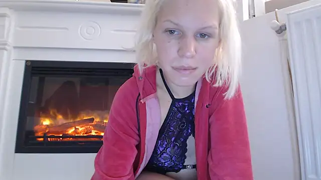 Snapshot of ElssaRush chatting on October 18, 2025, 10:49 am ElssaRush online show from October 18, 2025, 10:49 am