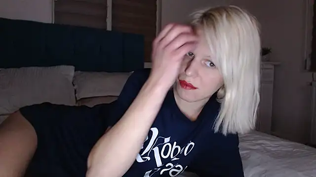 Snapshot of ElssaRush chatting on October 26, 2025, 4:57 pm ElssaRush online show from October 26, 2025, 4:57 pm