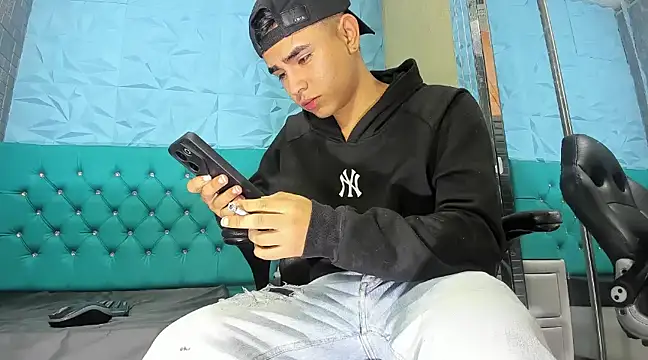 Snapshot of NohaCollens chatting on March 19, 2025, 10:44 am NohaCollens online show from March 19, 2025, 10:44 am