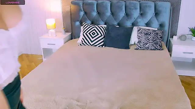 Maya Rogerss online show from March 26, 2026, 2:33 pm