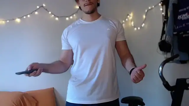 chicoinhibido online show from December 15, 2025, 8:46 pm