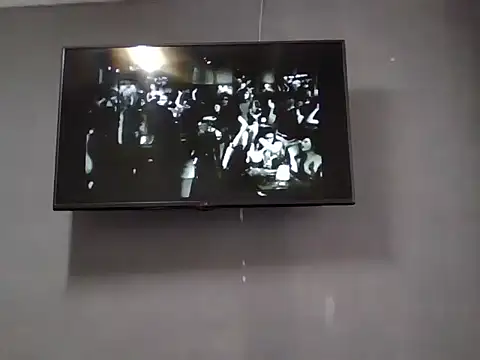 DaphneRosses online show from October 21, 2025, 2:40 pm