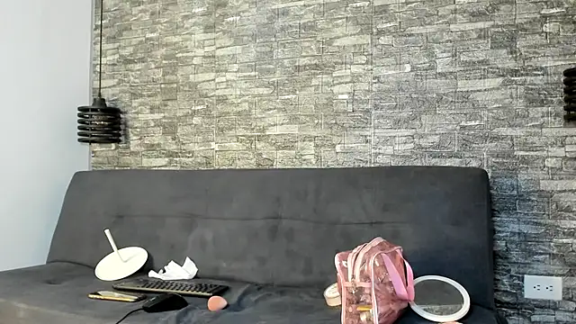 ASHLEY AND ASH online show from November 5, 2025, 9:15 pm