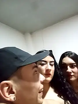 petitejulis online show from October 14, 2025, 10:10 pm