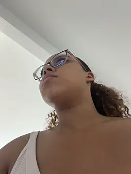 AlesiaCooper online show from May 22, 2026, 2:19 am