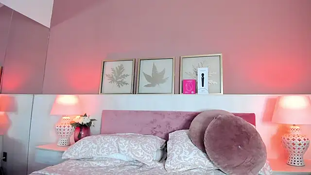 Snapshot of Emma__1 chatting on November 6, 2025, 3:29 am Emma 1 online show from November 6, 2025, 3:29 am