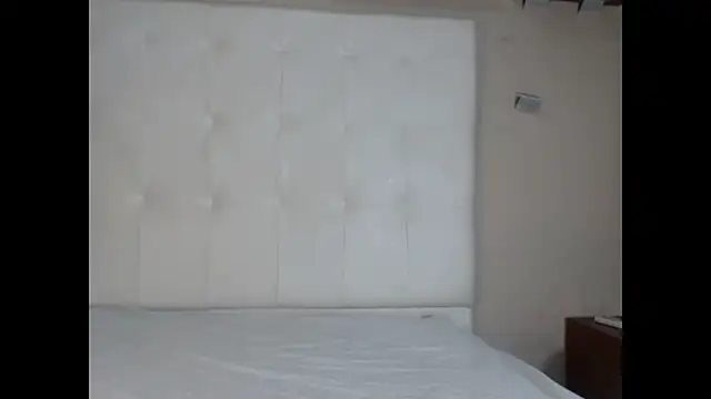 willow smitt online show from October 2, 2025, 12:23 pm