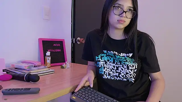 eva sin18 online show from March 13, 2025, 2:44 pm