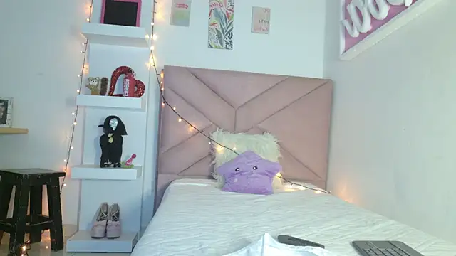 eva sin18 online show from April 12, 2026, 12:04 am