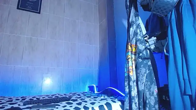 dareck 18 online show from January 14, 2026, 7:41 pm