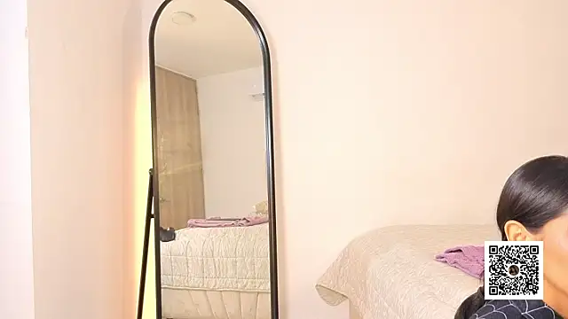 sweetlittlevenus online show from October 5, 2025, 7:56 pm