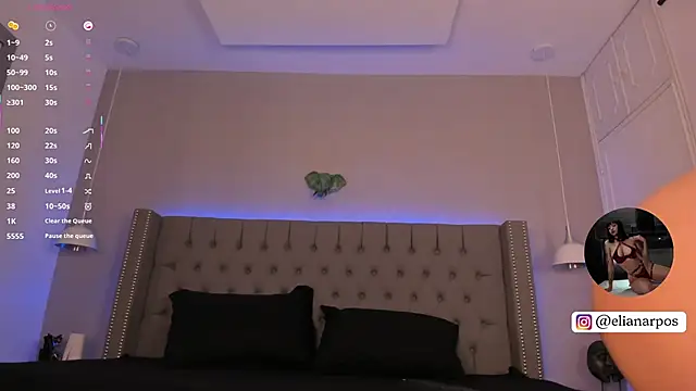 Emiliana Rios online show from October 30, 2025, 4:03 am