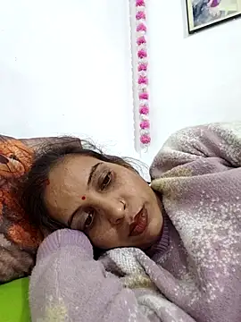 Hotty-Nidhi online show from December 3, 2025, 3:10 pm