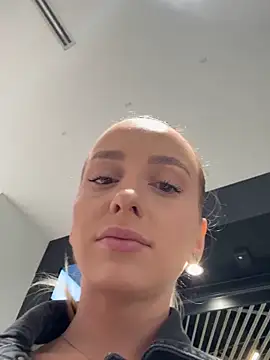 Snapshot of AlexisWhit chatting on September 25, 2025, 8:29 am AlexisWhit online show from September 25, 2025, 8:29 am