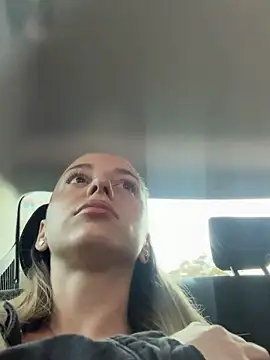 Snapshot of AlexisWhit chatting on October 18, 2025, 7:31 am AlexisWhit online show from October 18, 2025, 7:31 am