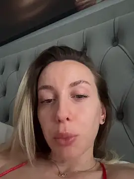 Snapshot of AlexisWhit chatting on October 23, 2025, 7:18 am AlexisWhit online show from October 23, 2025, 7:18 am