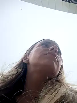 Snapshot of AlexisWhit chatting on October 26, 2025, 8:42 am AlexisWhit online show from October 26, 2025, 8:42 am