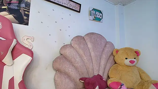 charlotte walker1 online show from March 10, 2026, 3:00 am