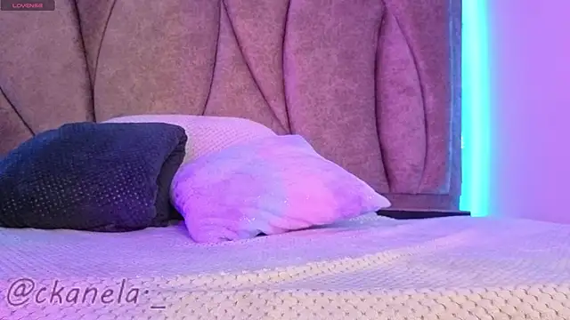 Kanela miller  online show from December 21, 2025, 12:12 pm