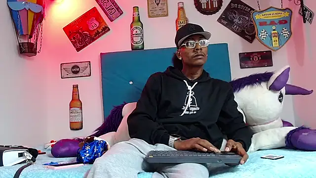 lili roussi online show from December 18, 2025, 9:32 pm