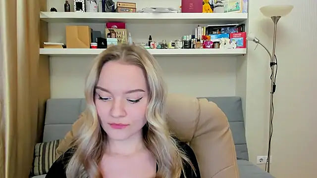 Snapshot of Kara_Smith_ chatting on December 4, 2024, 11:13 pm Kara Smith online show from December 4, 2024, 11:13 pm