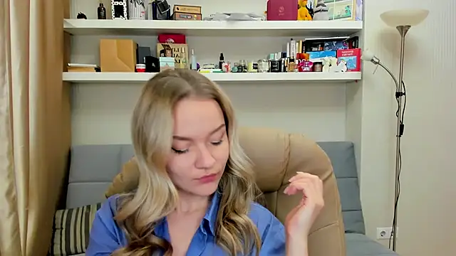 Snapshot of Kara_Smith_ chatting on December 5, 2024, 10:12 pm Kara Smith online show from December 5, 2024, 10:12 pm