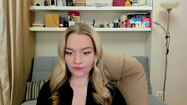 Snapshot of Kara_Smith_ chatting on December 7, 2024, 10:17 pm Kara Smith online show from December 7, 2024, 10:17 pm