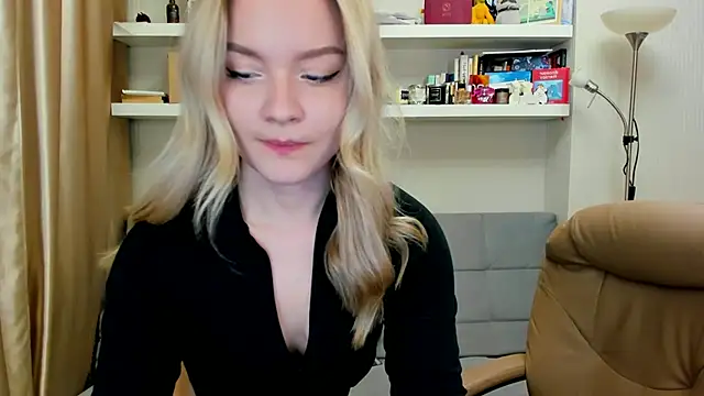 Snapshot of Kara_Smith_ chatting on December 8, 2024, 1:24 am Kara Smith online show from December 8, 2024, 1:24 am