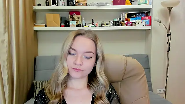 Snapshot of Kara_Smith_ chatting on December 13, 2024, 10:13 pm Kara Smith online show from December 13, 2024, 10:13 pm