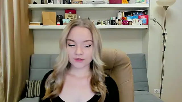 Snapshot of Kara_Smith_ chatting on December 15, 2024, 10:04 pm Kara Smith online show from December 15, 2024, 10:04 pm