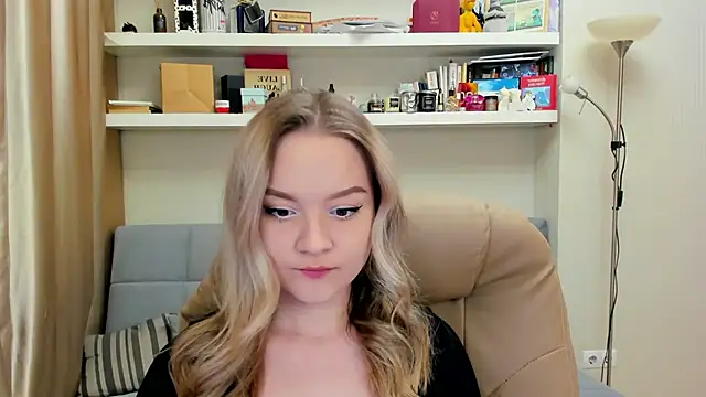 Snapshot of Kara_Smith_ chatting on January 5, 2025, 9:57 pm Kara Smith online show from January 5, 2025, 9:57 pm