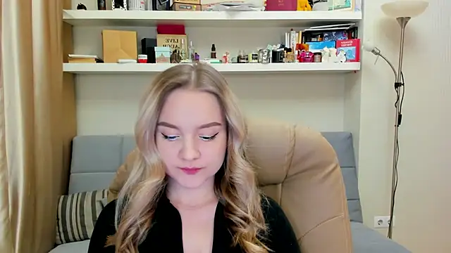 Snapshot of Kara_Smith_ chatting on January 17, 2025, 10:34 pm Kara Smith online show from January 17, 2025, 10:34 pm