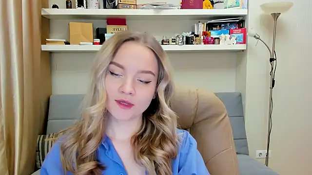 Snapshot of Kara_Smith_ chatting on January 18, 2025, 10:39 pm Kara Smith online show from January 18, 2025, 10:39 pm