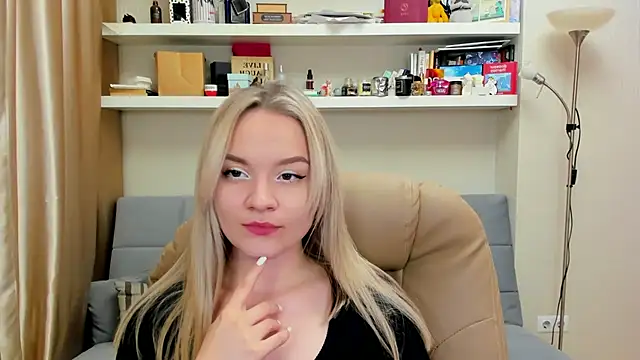 Snapshot of Kara_Smith_ chatting on February 9, 2025, 10:11 pm Kara Smith online show from February 9, 2025, 10:11 pm