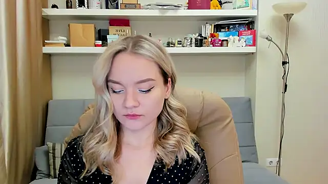 Snapshot of Kara_Smith_ chatting on February 12, 2025, 8:29 pm Kara Smith online show from February 12, 2025, 8:29 pm