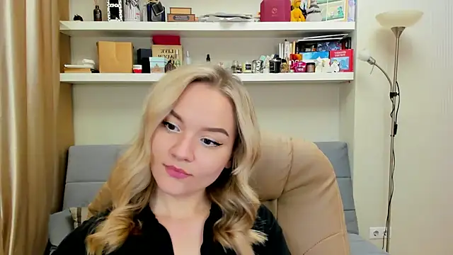 Snapshot of Kara_Smith_ chatting on February 14, 2025, 9:32 pm Kara Smith online show from February 14, 2025, 9:32 pm