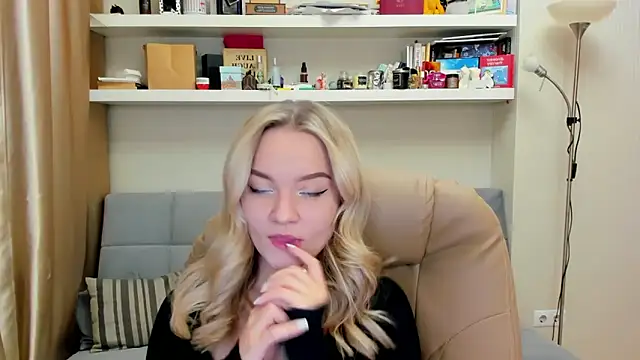 Snapshot of Kara_Smith_ chatting on February 16, 2025, 9:27 pm Kara Smith online show from February 16, 2025, 9:27 pm