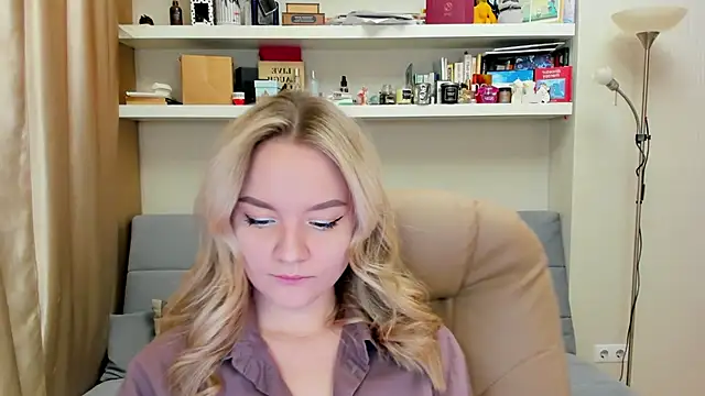 Snapshot of Kara_Smith_ chatting on March 5, 2025, 12:05 am Kara Smith online show from March 5, 2025, 12:05 am