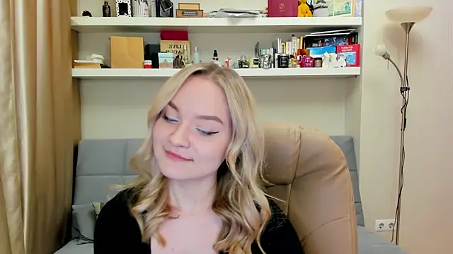 Snapshot of Kara_Smith_ chatting on March 8, 2025, 12:44 am Kara Smith online show from March 8, 2025, 12:44 am